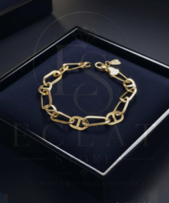 pulsera de eslabones ovalados con dijes pequeños