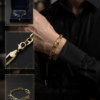 pulsera de eslabones ovalados con dijes pequeños