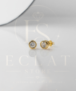 aretes tipo topo con diseño de corona y circonias